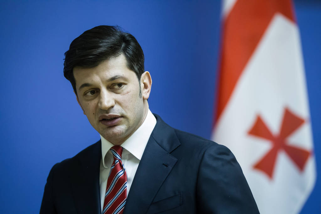 卫的位置上, 他可以达到