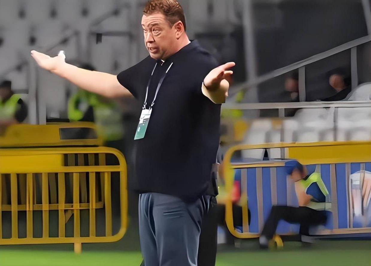 过沟通, 生得很快, 动联系了他