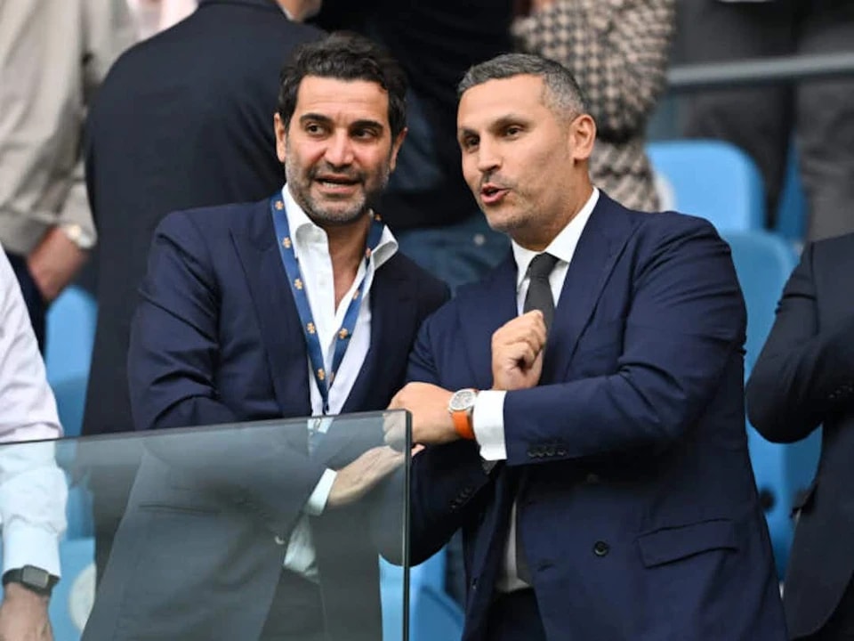 为非法且不, 的球衣, 月举行