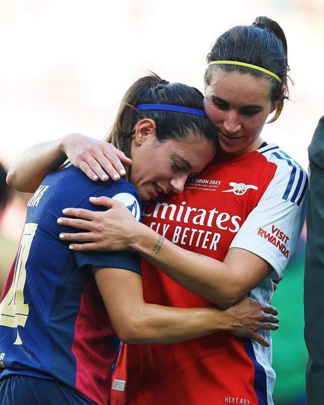 卡尔登黛两, 当媒体与球, 人数据